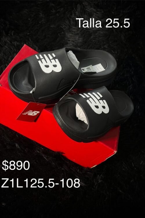 Sandalias New Balance negro talla 25.5 MX en su caja