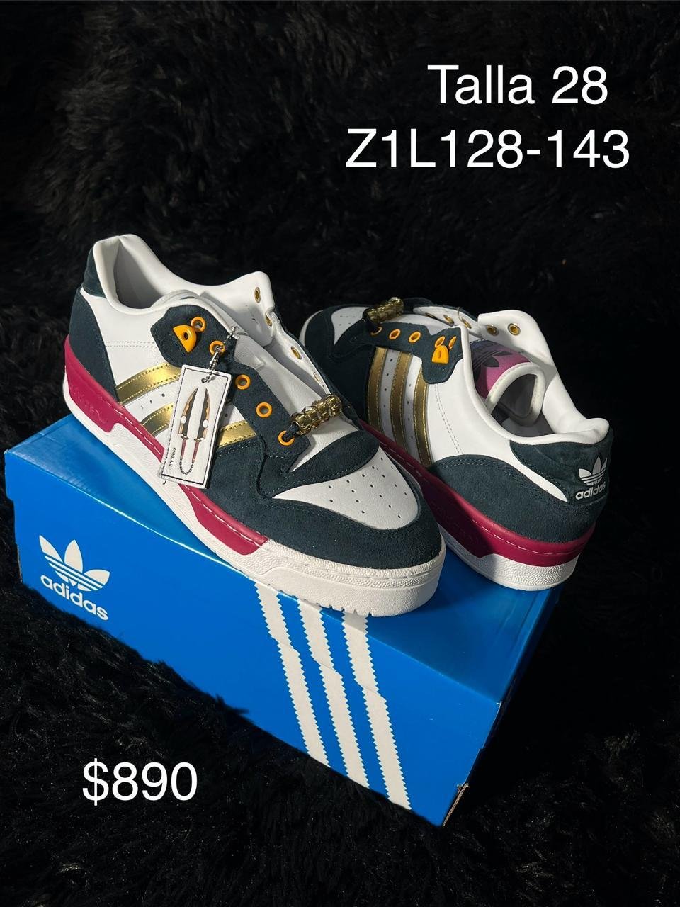 Tenis Adidas Rivalry Low blanco con negro y dorado talla 28 MX en su caja