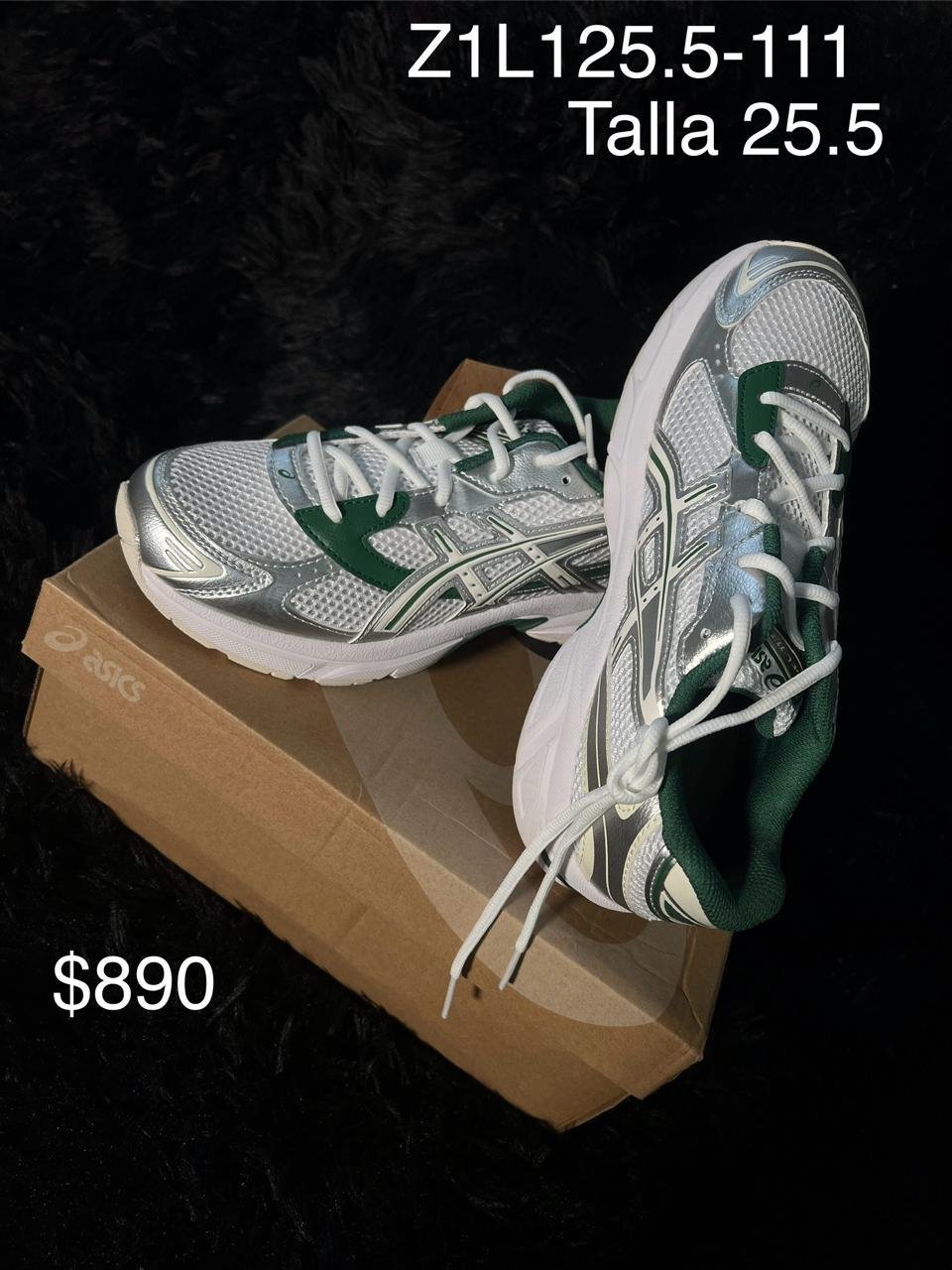 Tenis ASICS Gel-1130 blanco con verde talla 25.5 MX en su caja