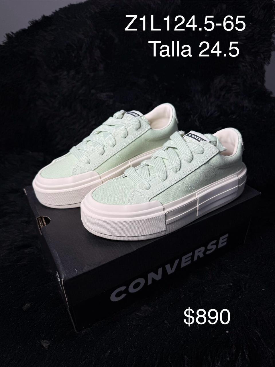 Tenis Converse de plataforma verde menta talla 24.5 MX en su caja