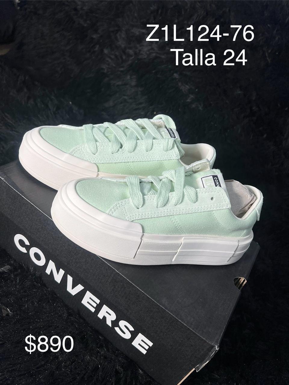 Tenis Converse de plataforma verde menta talla 24 MX en su caja