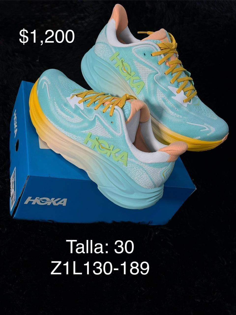 Tenis Hoka azul cielo talla 30 MX en su caja