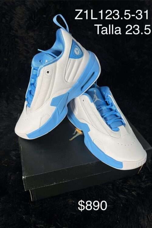 Tenis Jordan blanco con azul talla 23.5 MX en su caja