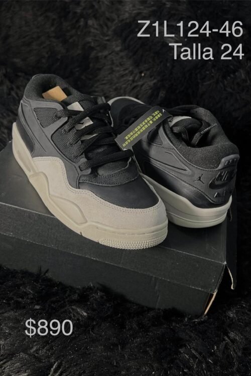 Tenis Jordan negro con gris talla 24 MX en su caja