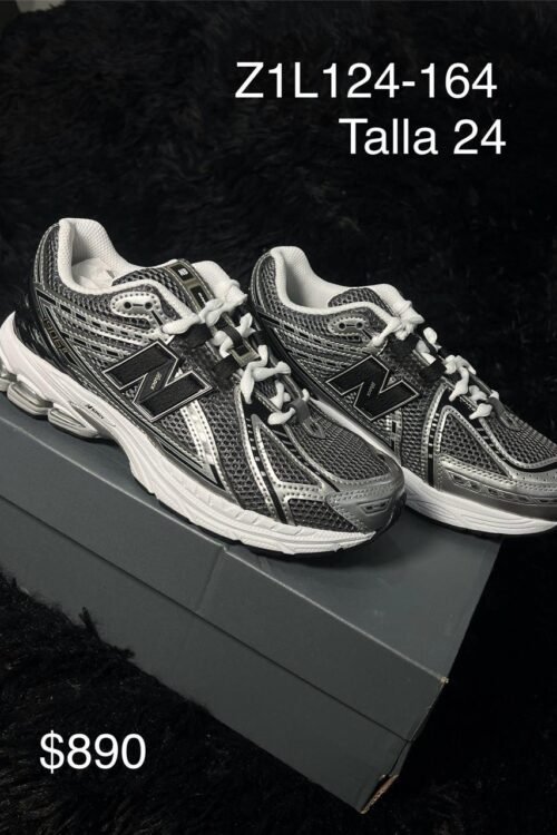 Tenis New Balance 1906R plata con negro talla 24 MX en su caja
