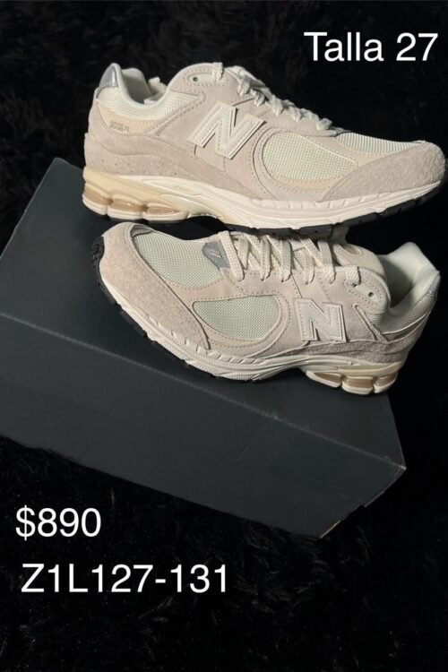 Tenis New Balance 2002R beige talla 27 MX en su caja