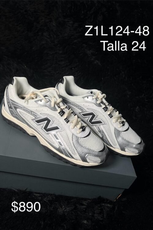 Tenis New Balance 530 blanco con plata talla 24 MX en su caja
