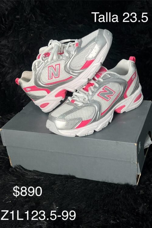 Tenis New Balance 530 plata con rosa talla 23.5 MX en su caja
