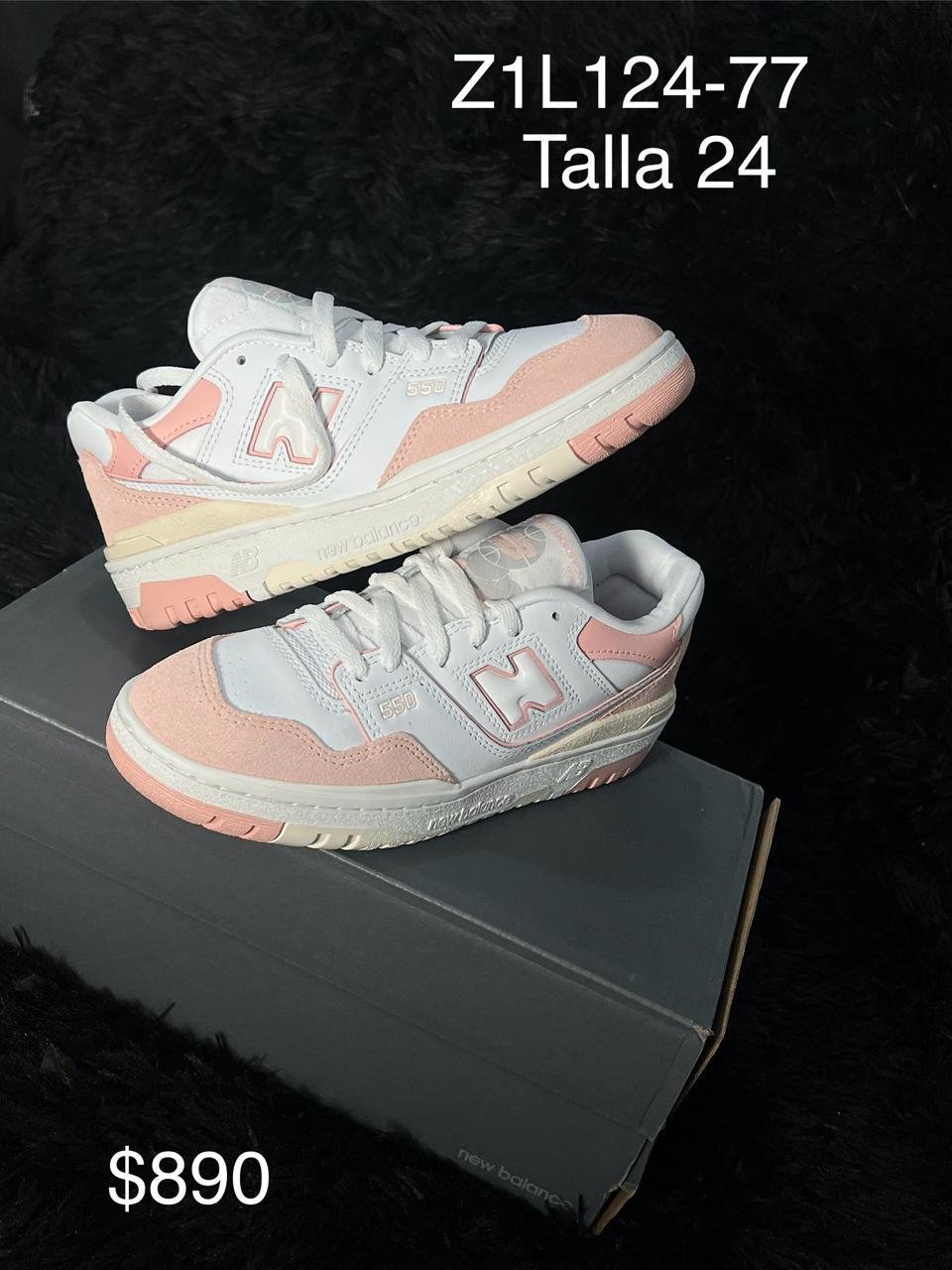 Tenis New Balance 550 blanco con rosa talla 24 MX en su caja