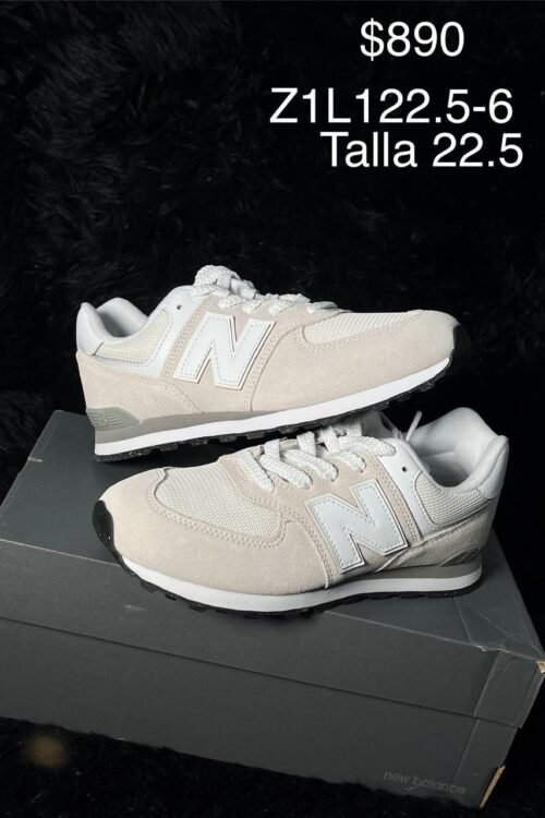 Tenis New Balance 574 beige talla 22.5 MX en su caja