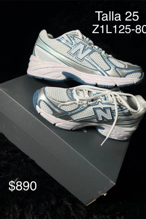 Tenis New Balance blanco con azul talla 25 MX en su caja
