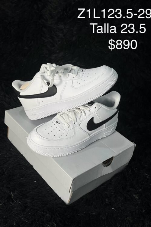 Tenis Nike Air Force 1 blanco con negro talla 23.5 MX en su caja
