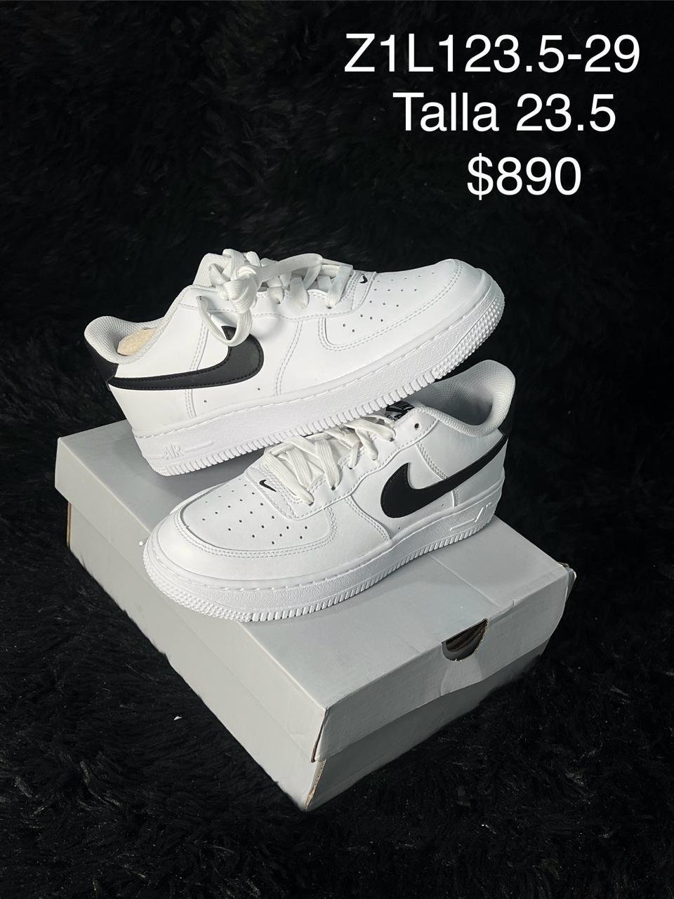 Tenis Nike Air Force 1 blanco con negro talla 23.5 MX en su caja