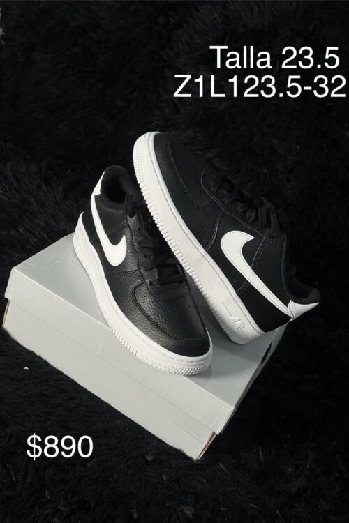 Tenis Nike Air Force 1 negro con blanco talla 23.5 MX en su caja
