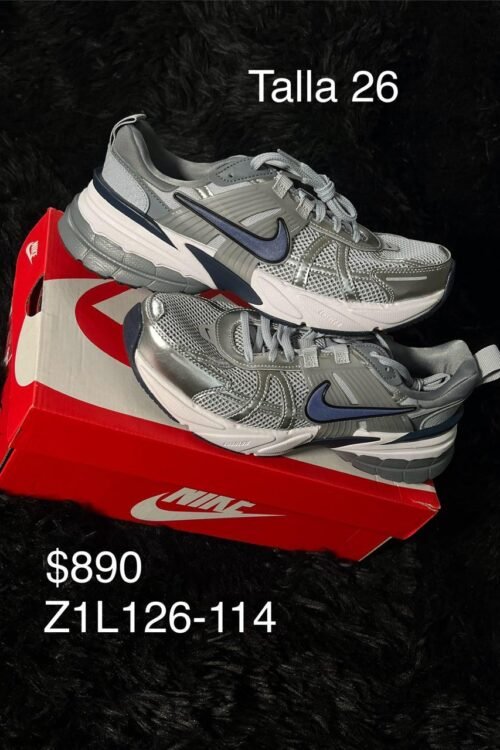 Tenis Nike V2K Run plata con azul talla 26 MX en su caja