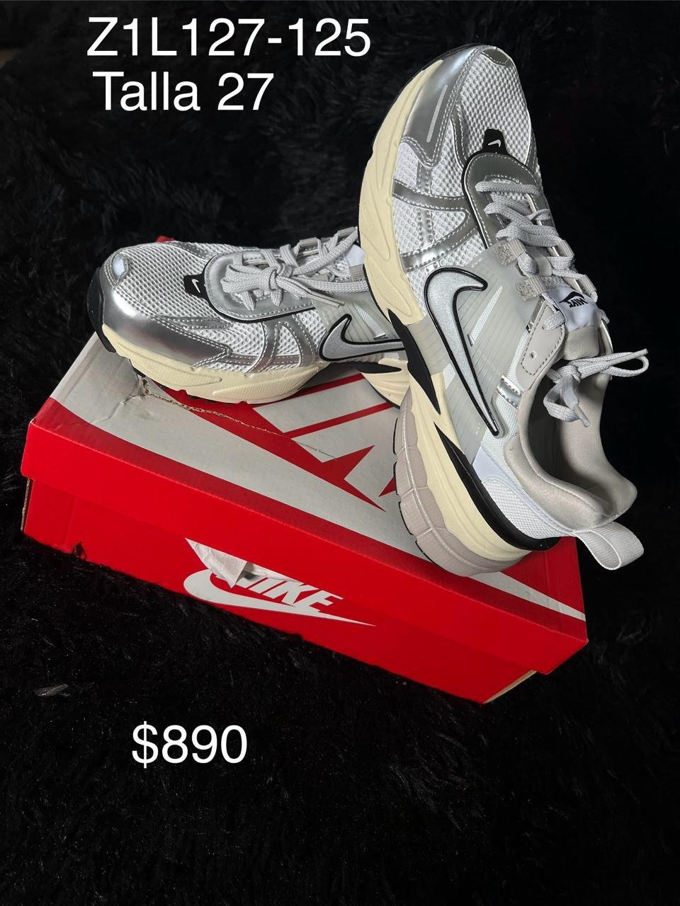 Tenis Nike V2K Run plata talla 27 MX en su caja