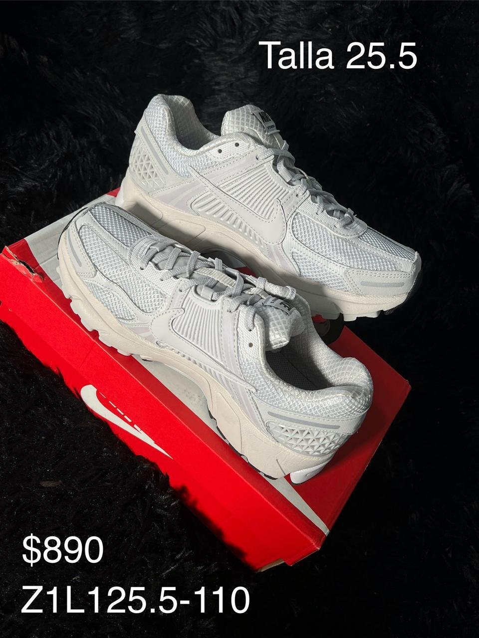 Tenis Nike Zoom Vomero 5 blanco talla 25.5 MX en su caja