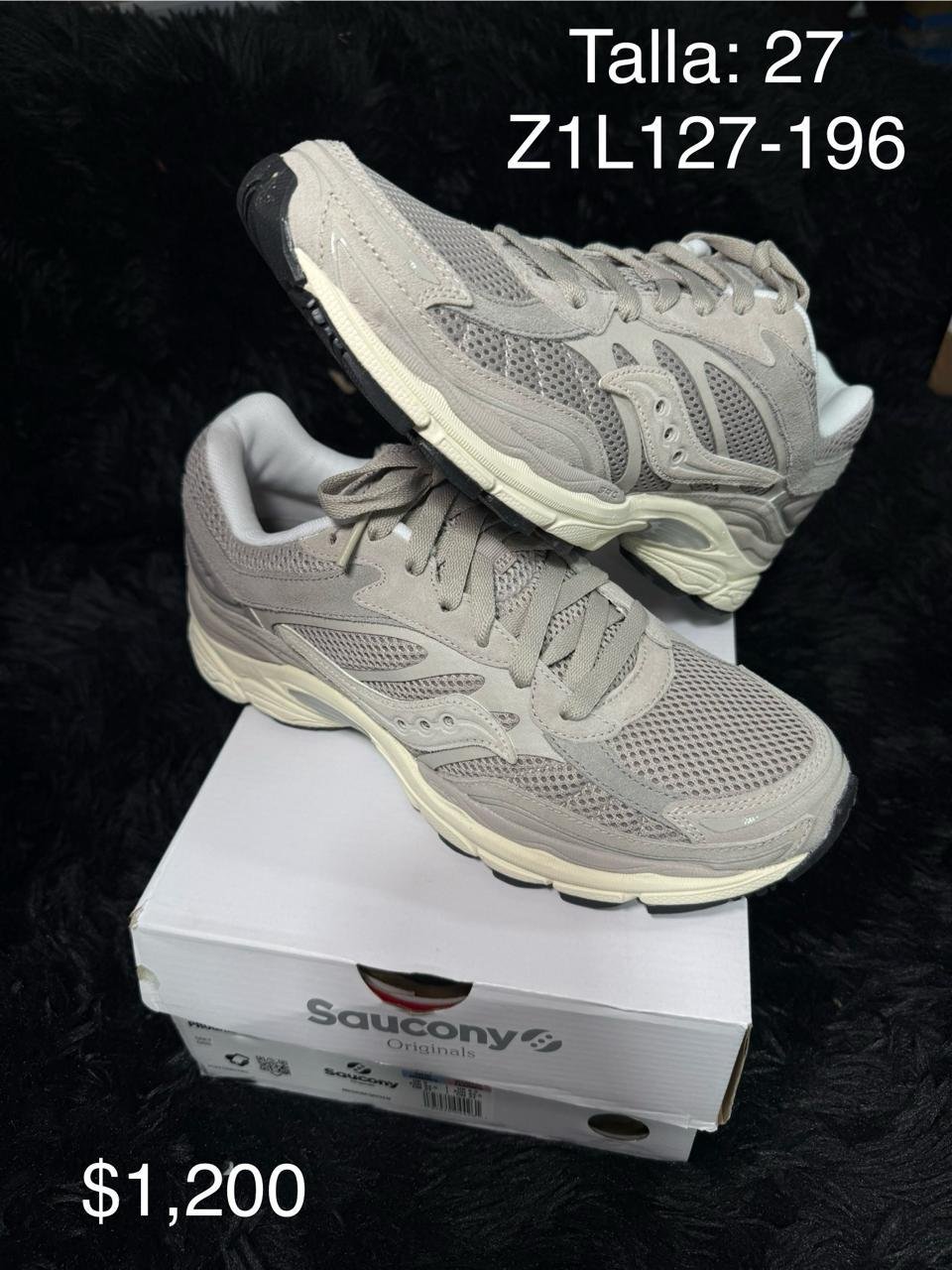 Tenis Saucony gris talla 27 MX en su caja