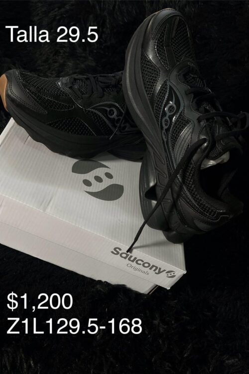 Tenis Saucony negro total talla 29.5 MX en su caja