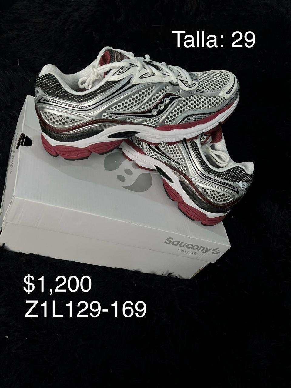 Tenis Saucony plata con vino talla 29 MX en su caja