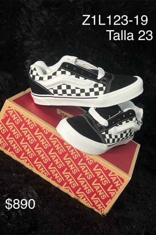 Tenis Vans Knu Skool cuadros negro con blanco talla 23 MX en su caja